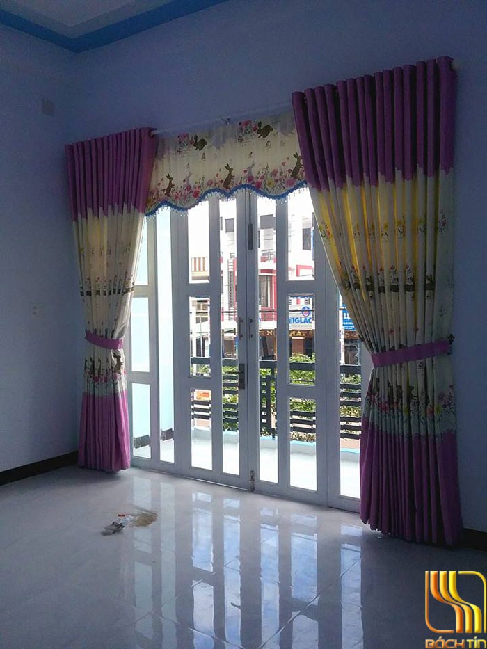 Rèm cửa sổ phòng khách màu kem hồng dễ thương tại Đà Nẵng