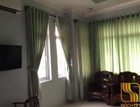 Rèm vải hoa văn màu xanh cho phòng khách tại Đà Nẵng