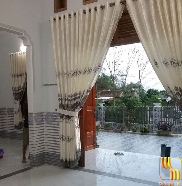 Màn cửa sổ phòng khách màu trắng kem cản sáng 80% tại Đà Nẵng