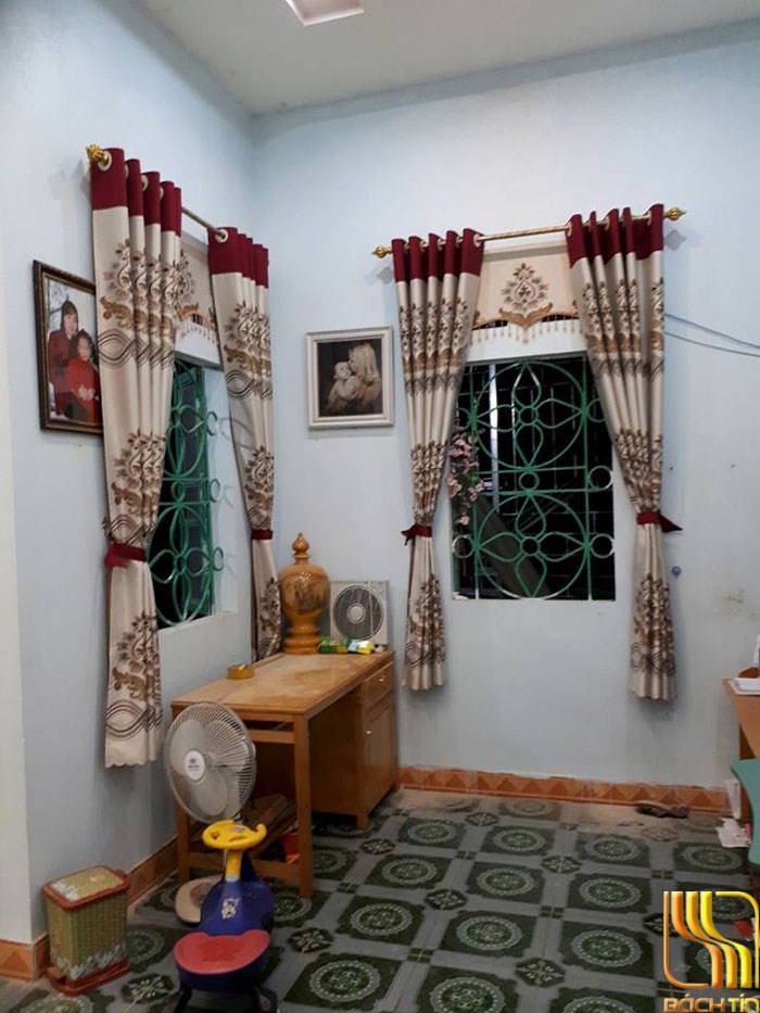 Rèm cửa phòng khách phối màu đỏ đô ở Đà Nẵng